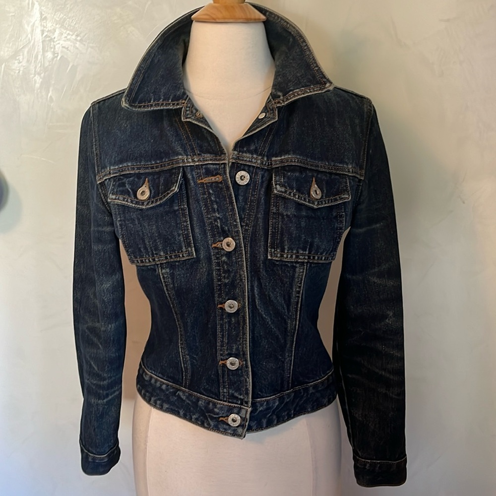 Vintage Guess fitted Dark Blue Jean jacket w/Gold thread & sliver buttons Size M